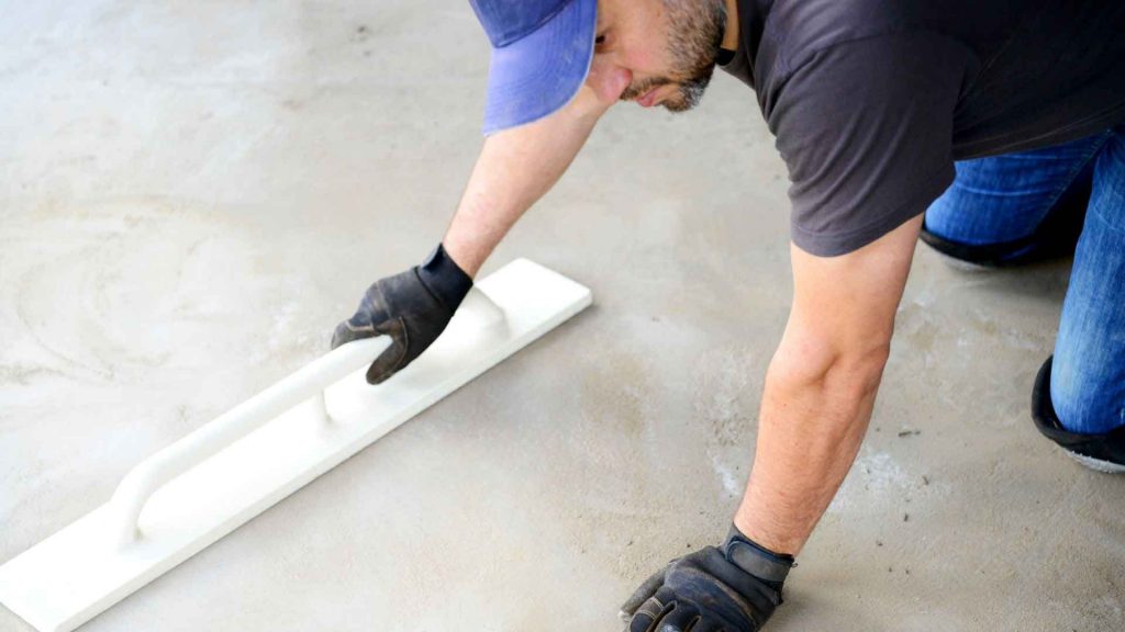 outdoor swimming pool builders